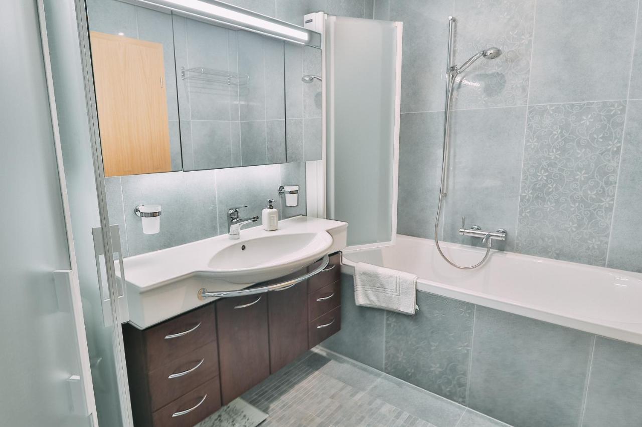 Seehaus Lake View 3-Bedroom Apartment Iseltwald Εξωτερικό φωτογραφία